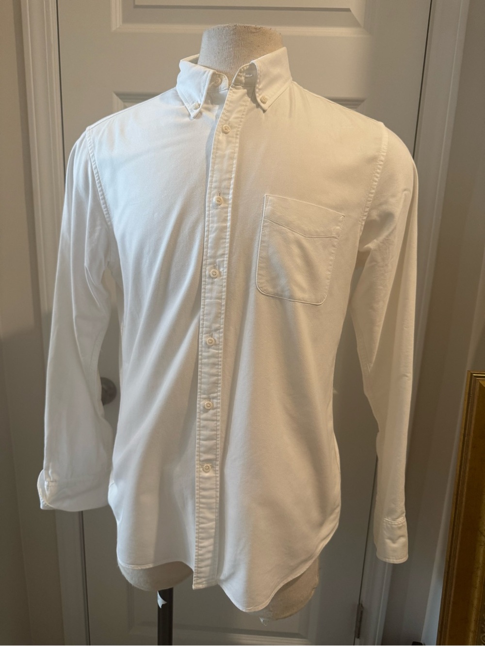Uniqlo Men's White Slim Fit Oxford Cloth Shirt with Chest Pocket Size  Medium